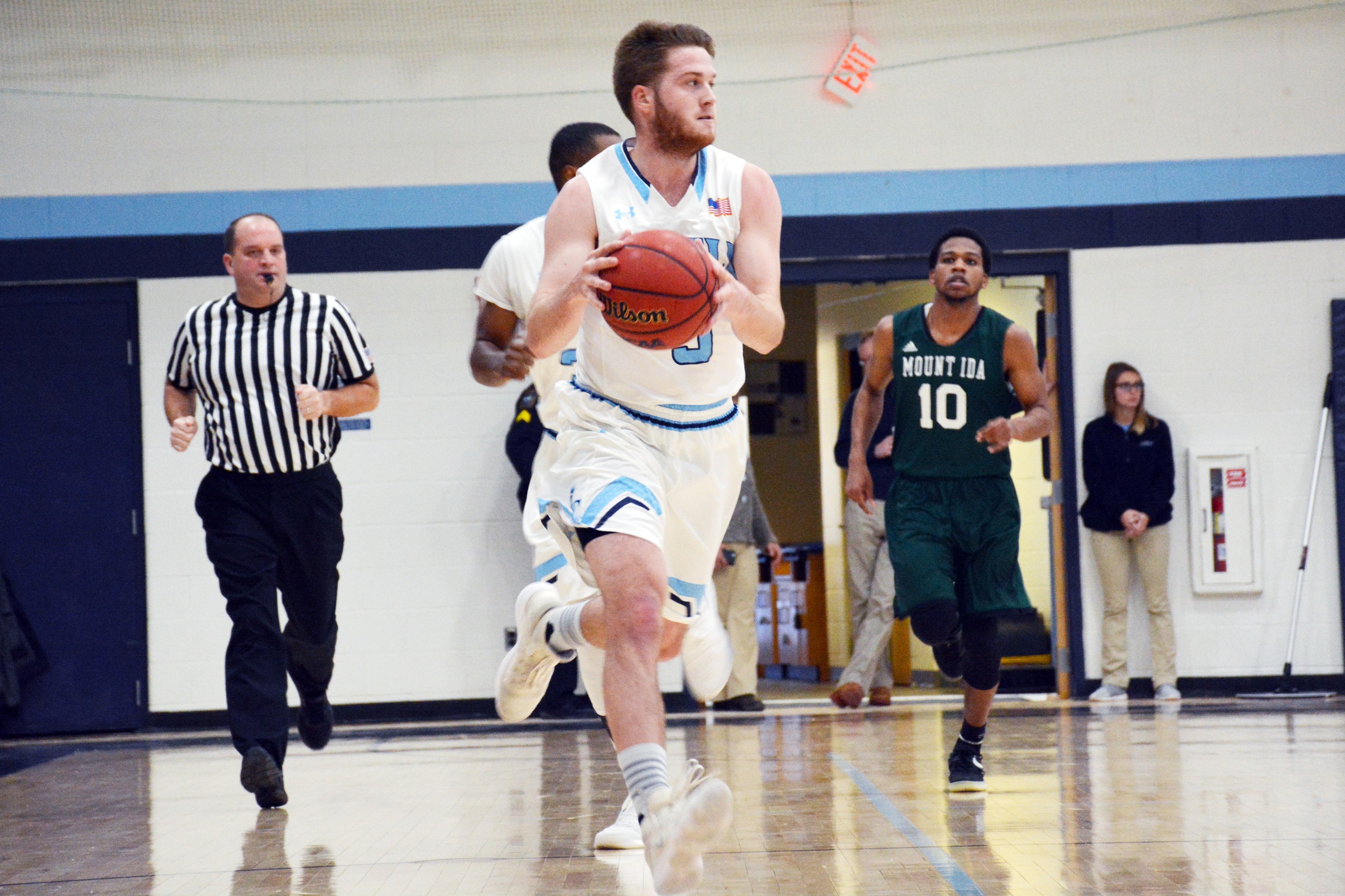 Lasell Men’s Basketball powers past Rivier