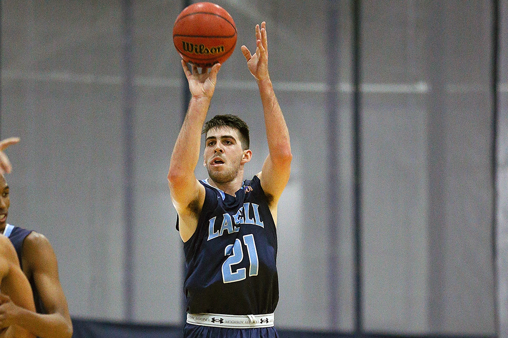 #19 Amherst downs Lasell Men’s Basketball