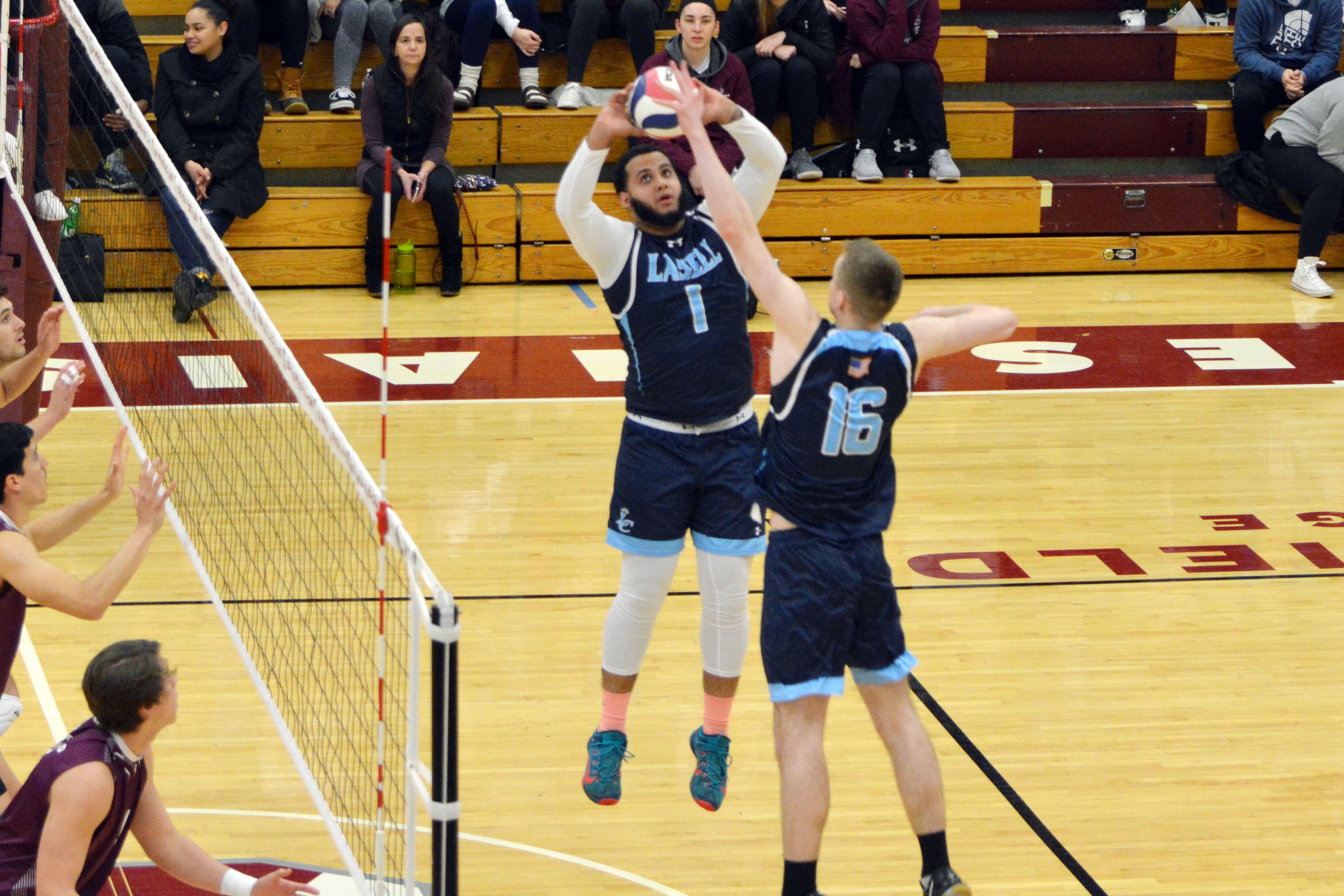 Lasell Men’s Volleyball outlasts Regis for first GNAC victory