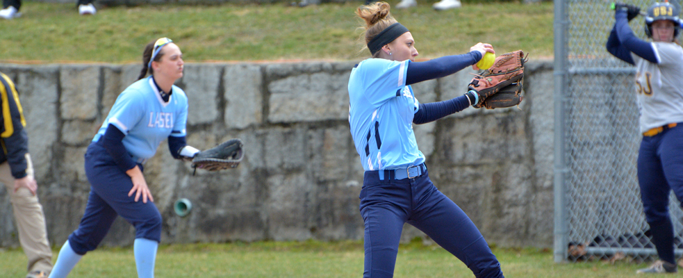 Softball Splits Non-Conference Doubleheader with New England College