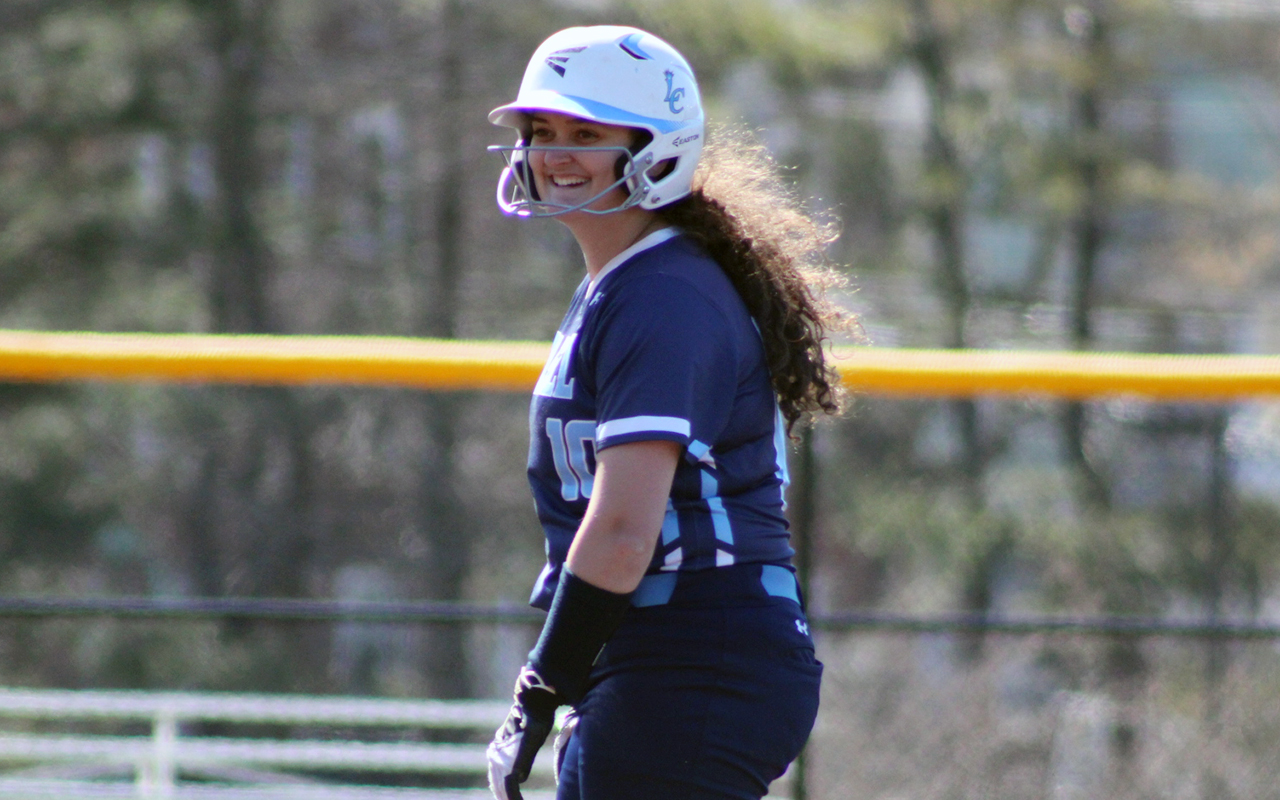 Lasell Softball splits doubleheader at Norwich