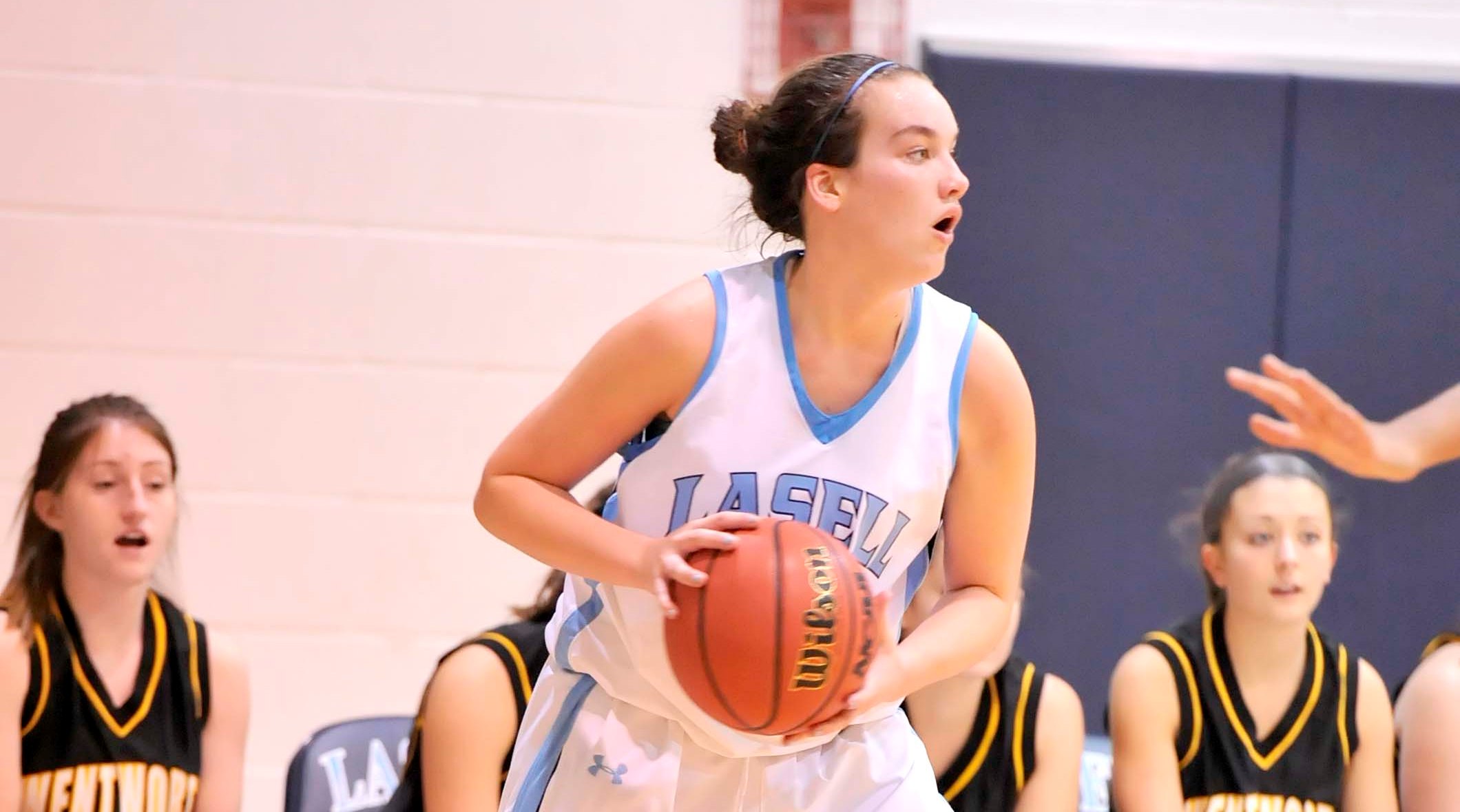 Women's Hoops Stumbles at Fitchburg, 76-64