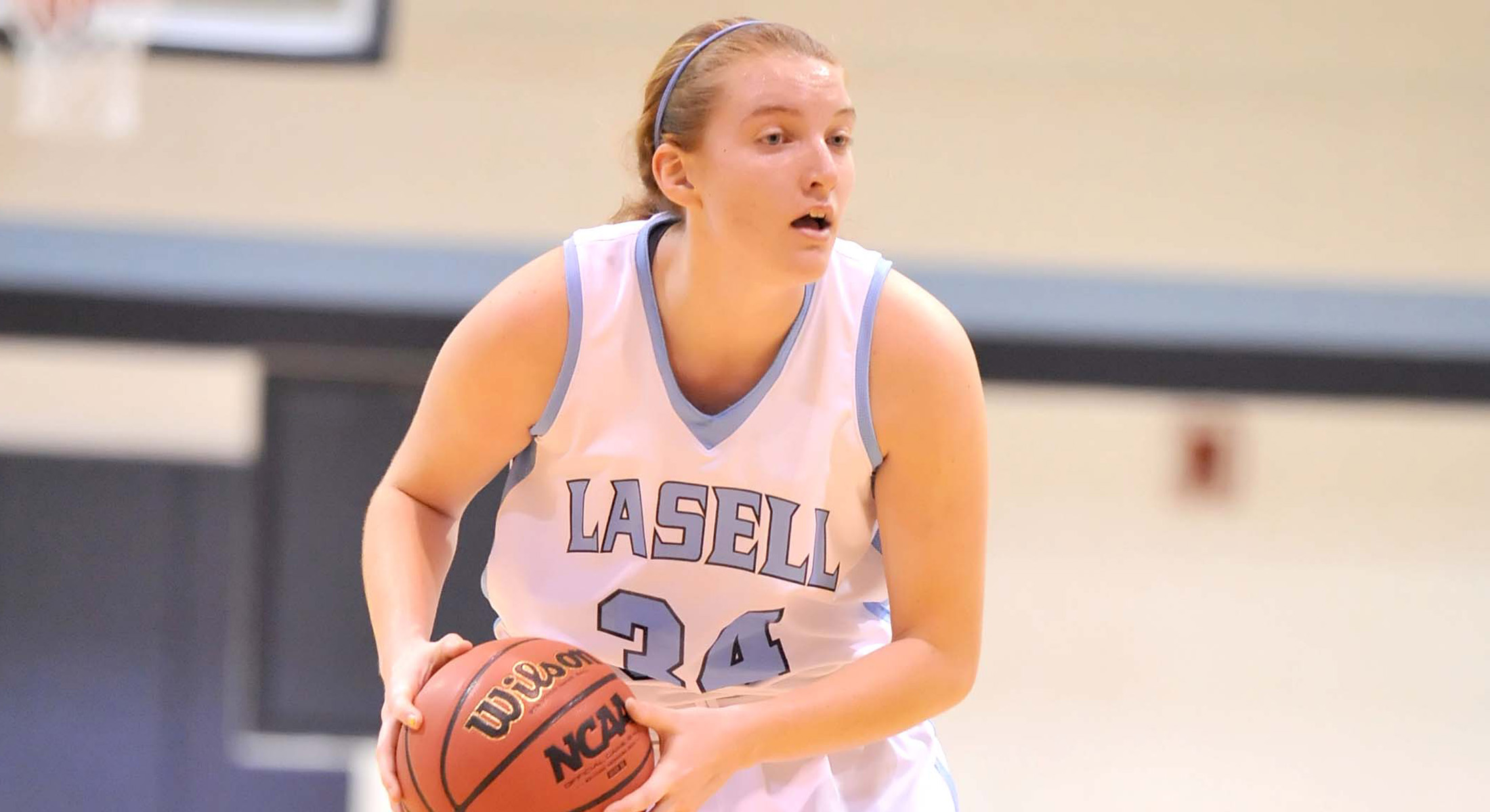 Anna Maria Slips Past Lasell in Women’s Basketball Home Finale