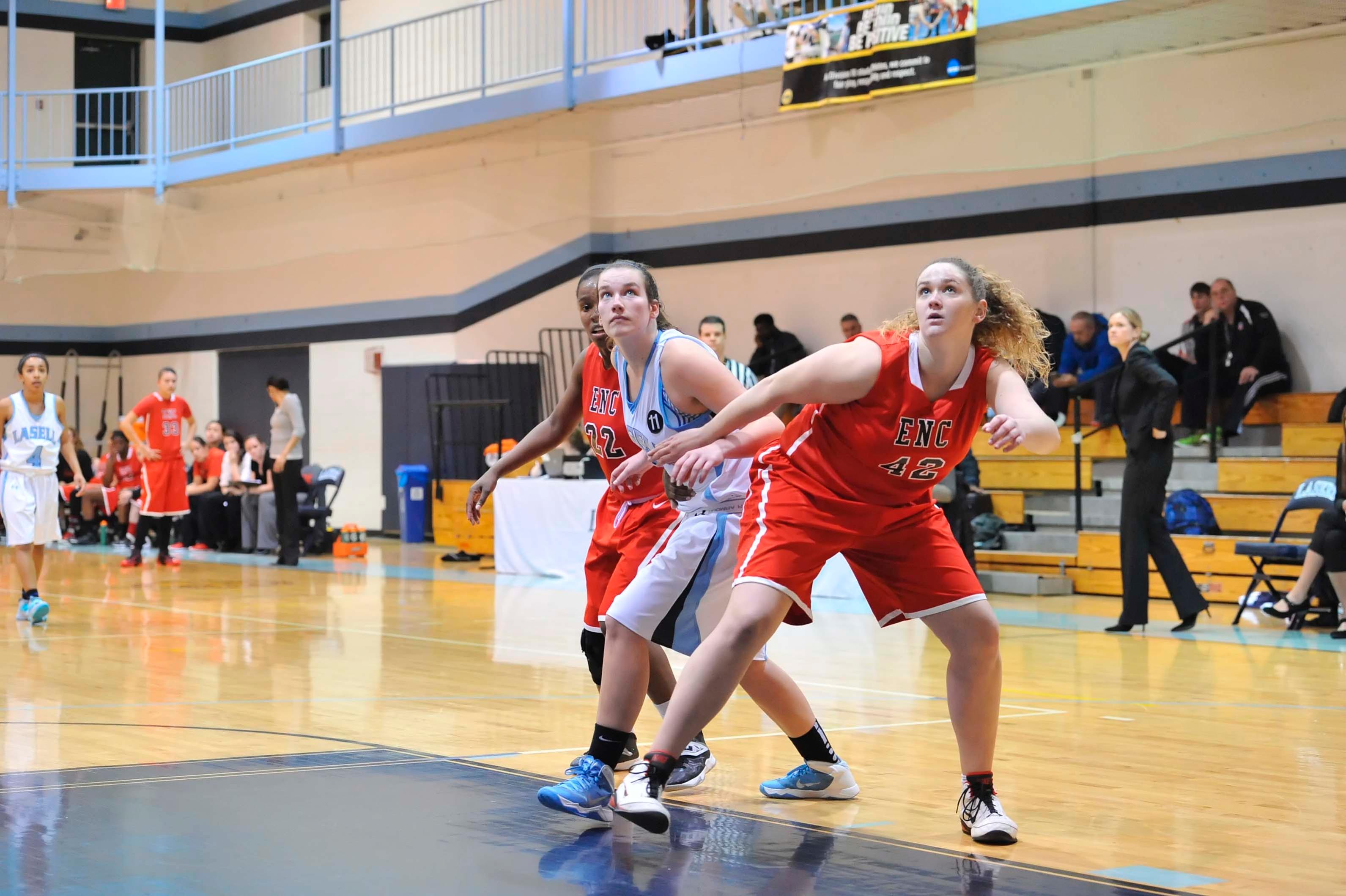 Women's Hoops Drop Late 60-56 Result to St. Joseph's of Maine