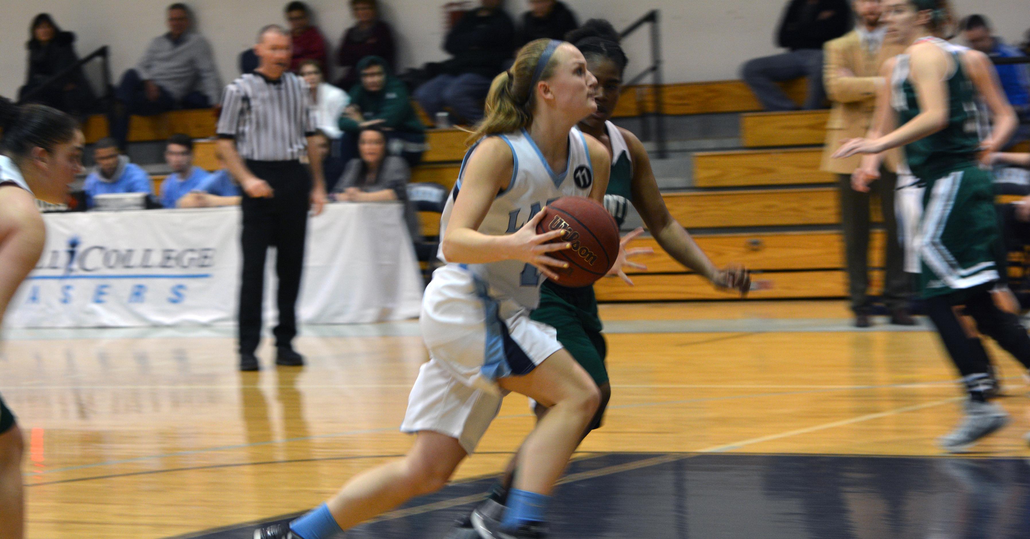 Women's Basketball Opens 2015 Campaign with 1-1 Outing at Brandeis Tournament