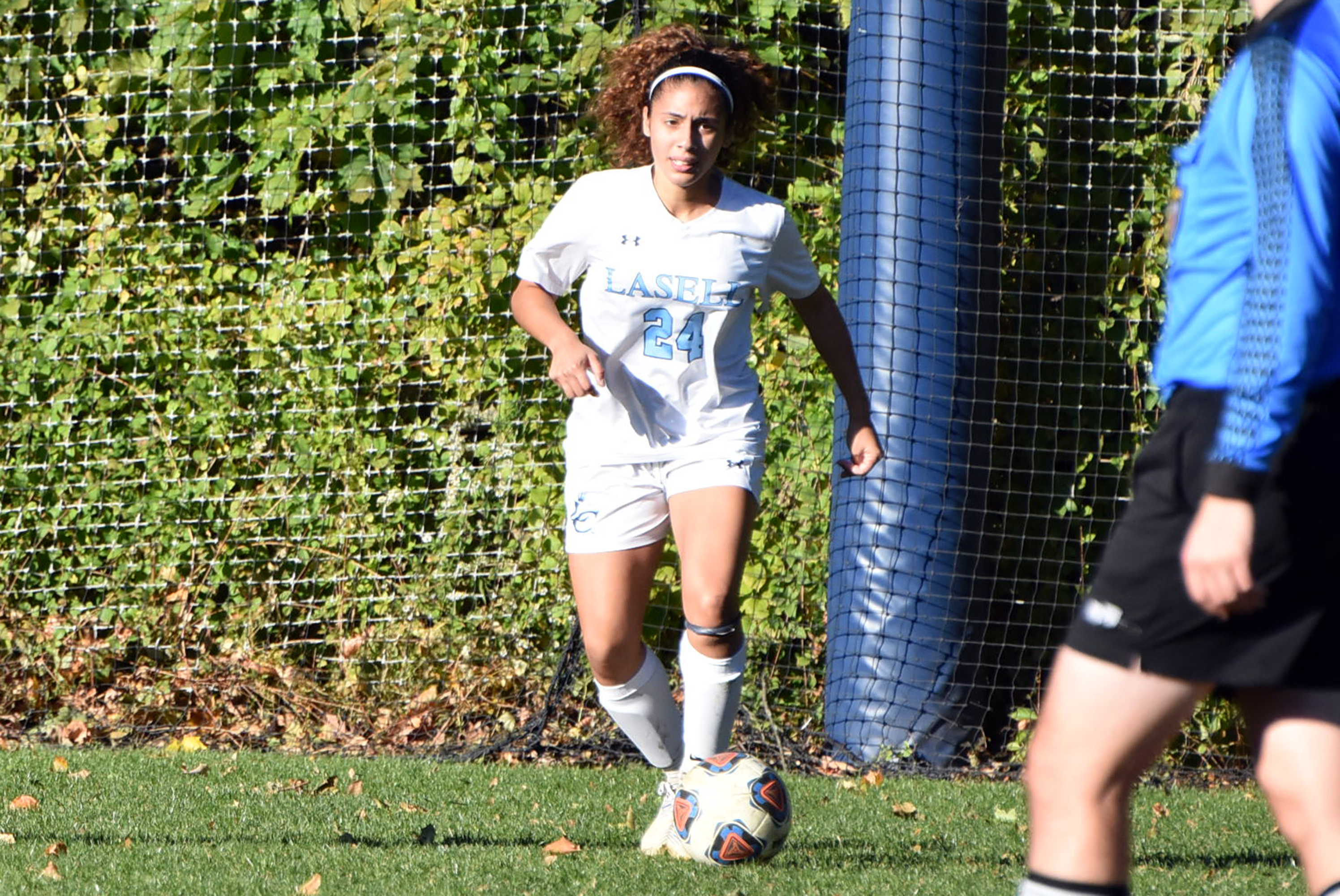 WSOC: Lasell blanks Rivier in GNAC road game; Speight, Lorenzo score for Lasers