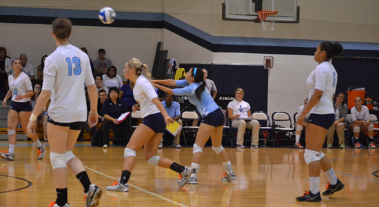 Women's Volleyball Splits Tri-Match at Smith College