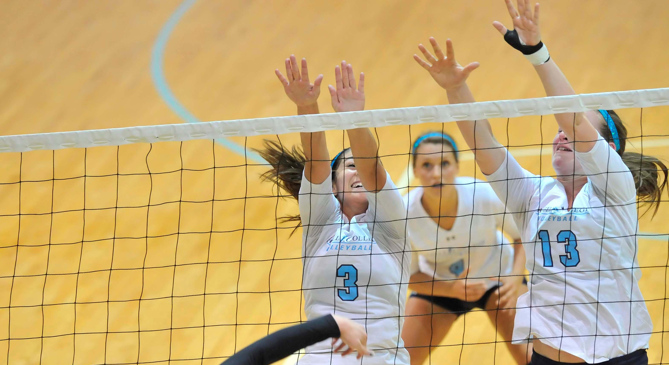 Rivier Sweeps Lasell in Women's Volleyball