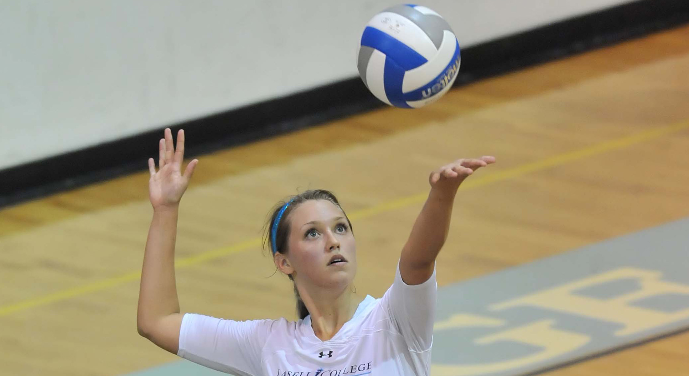 Women's Volleyball Sweeps Corsairs