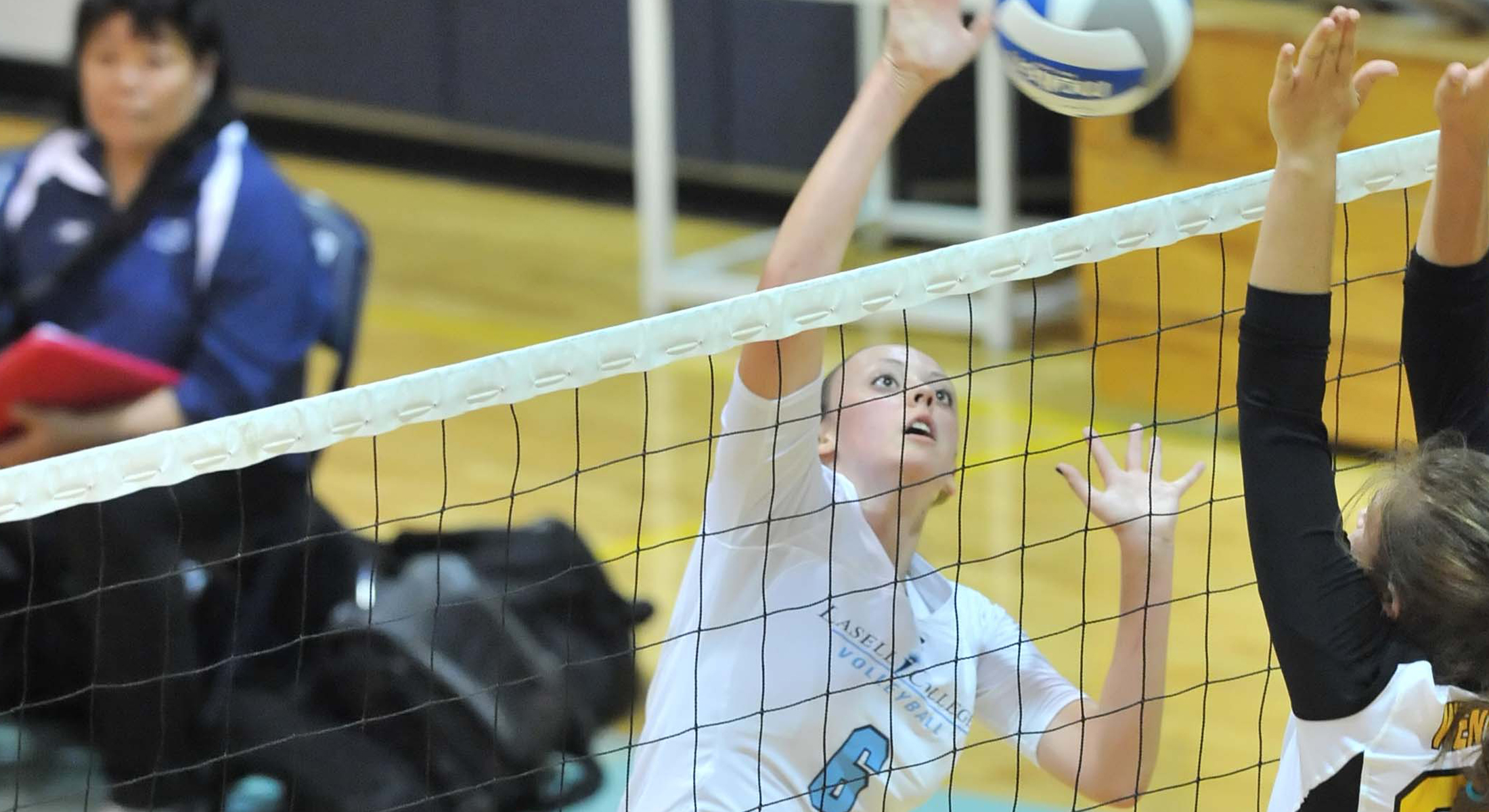 Women's Volleyball Drops Two in  Non-Conference Action