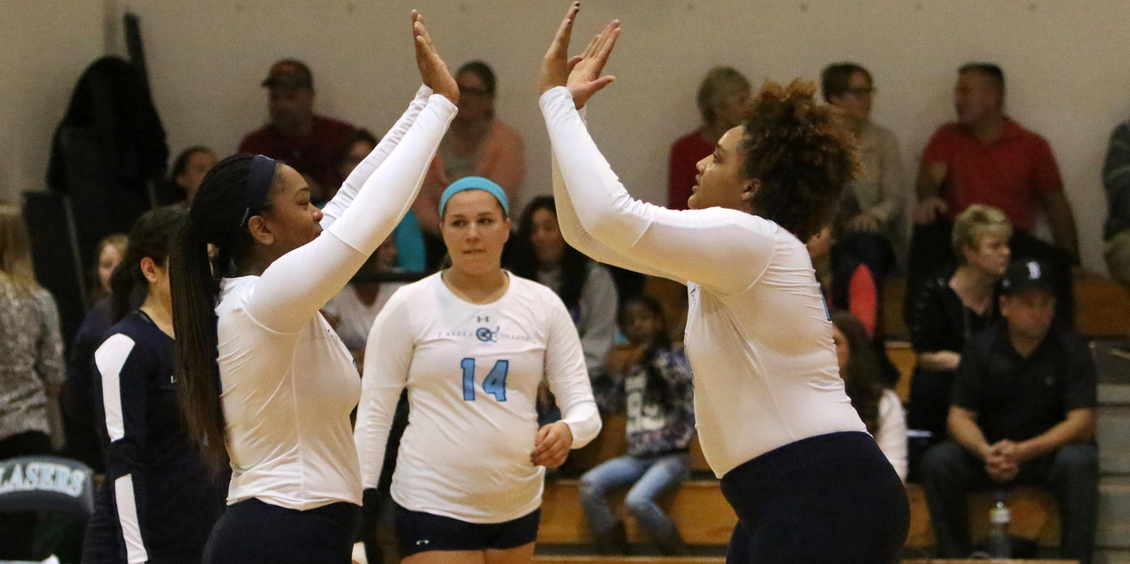 Women's Volleyball Hands Monks First Conference Loss, 3-1