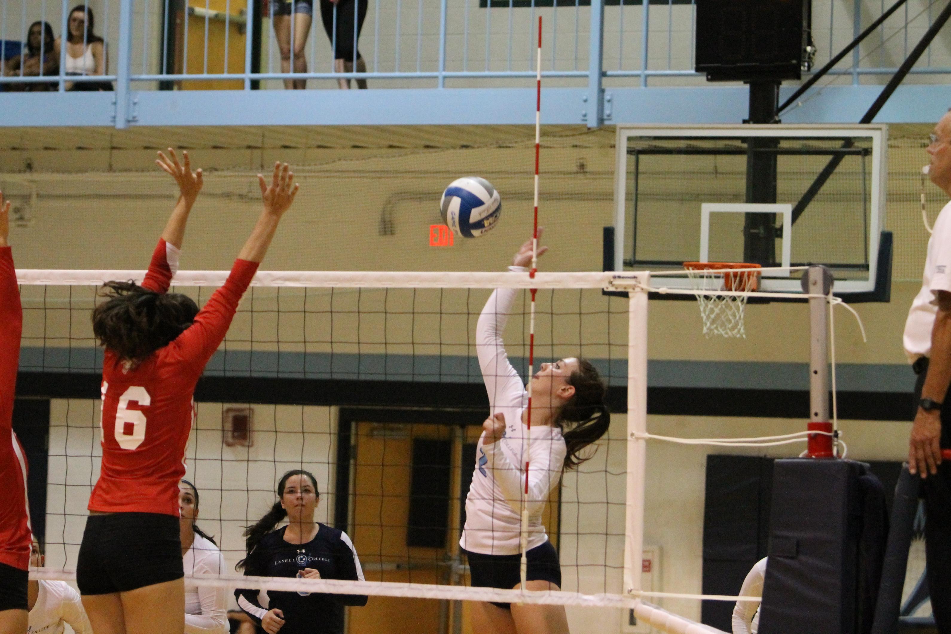 Women's Volleyball Wins Pair in Saturday Tri-Match