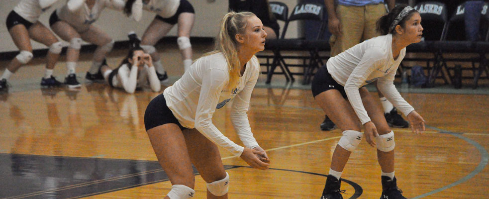 Women's Volleyball Splits GNAC Tri Match with JWU and Albertus