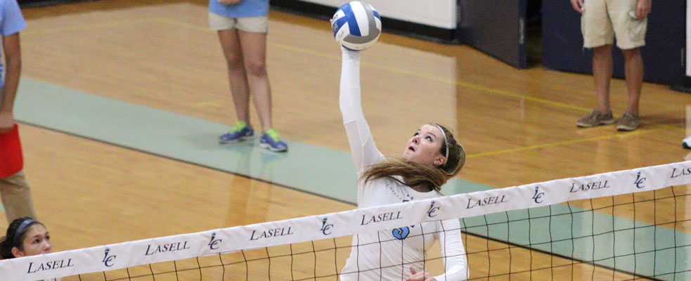 Women's Volleyball Splits with Mitchell and Saint Joseph's Maine