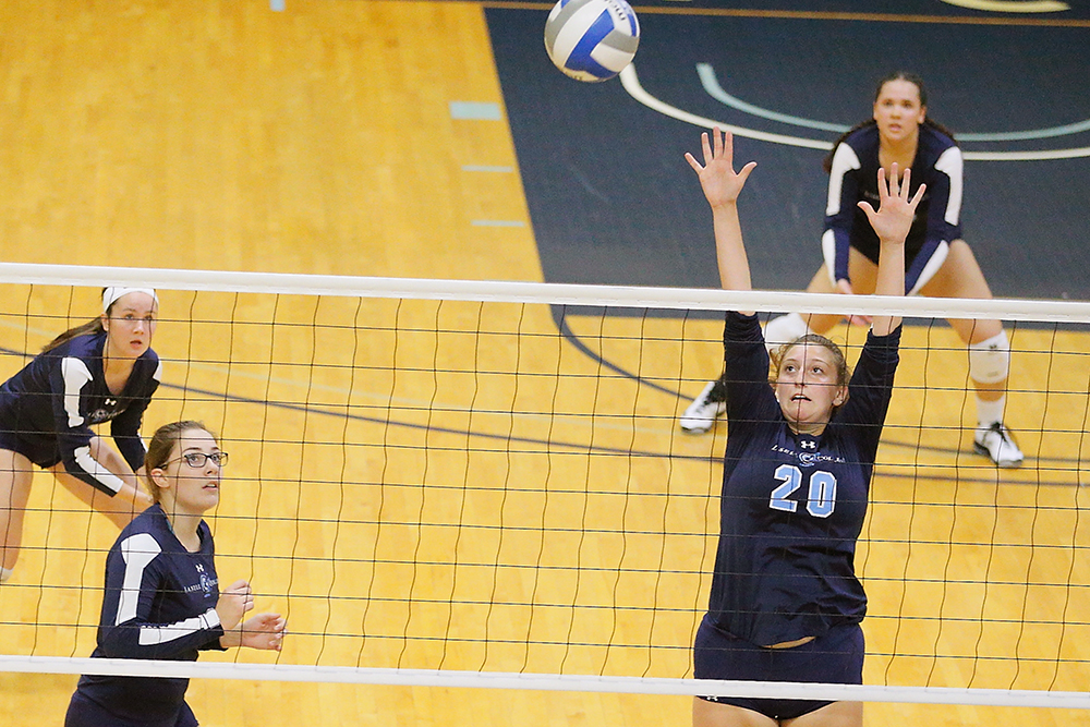 Lasell Women’s Volleyball suffers two more losses at Skidmore Tourney