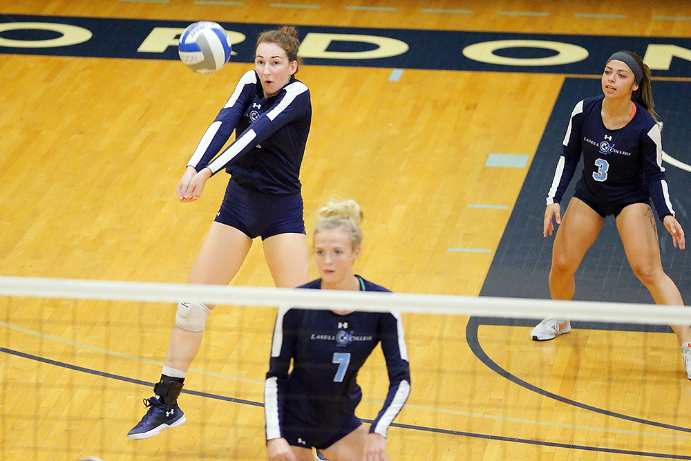 Lasell Women’s Volleyball drops pair at Skidmore Tournament