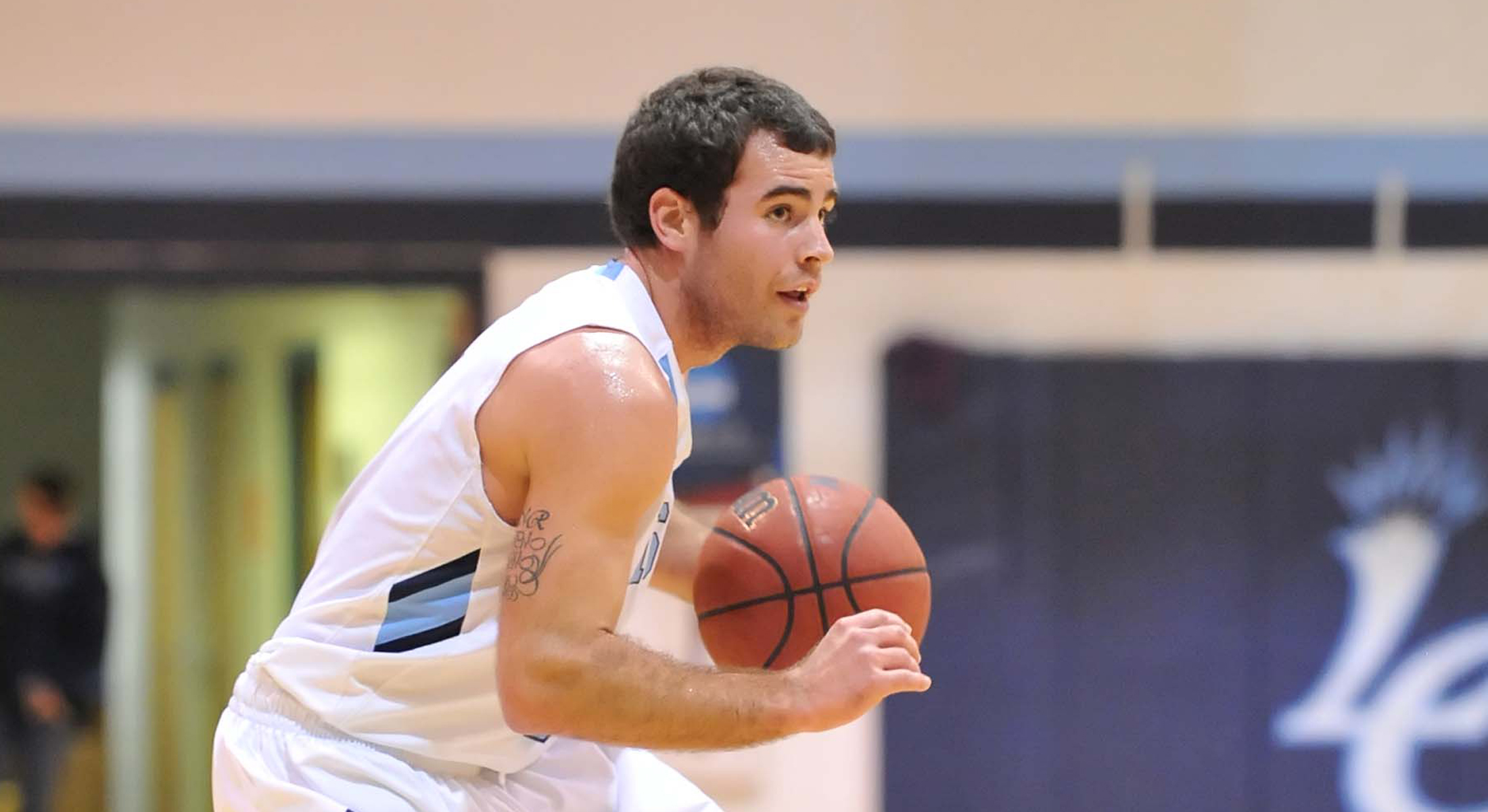 Men's Hoops Clinches Top 4 GNAC Finish with 77-74 Win at Anna Maria