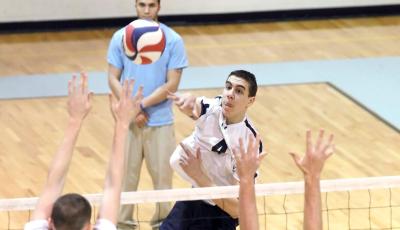 Men's Volleyball Tripped Up by Elms