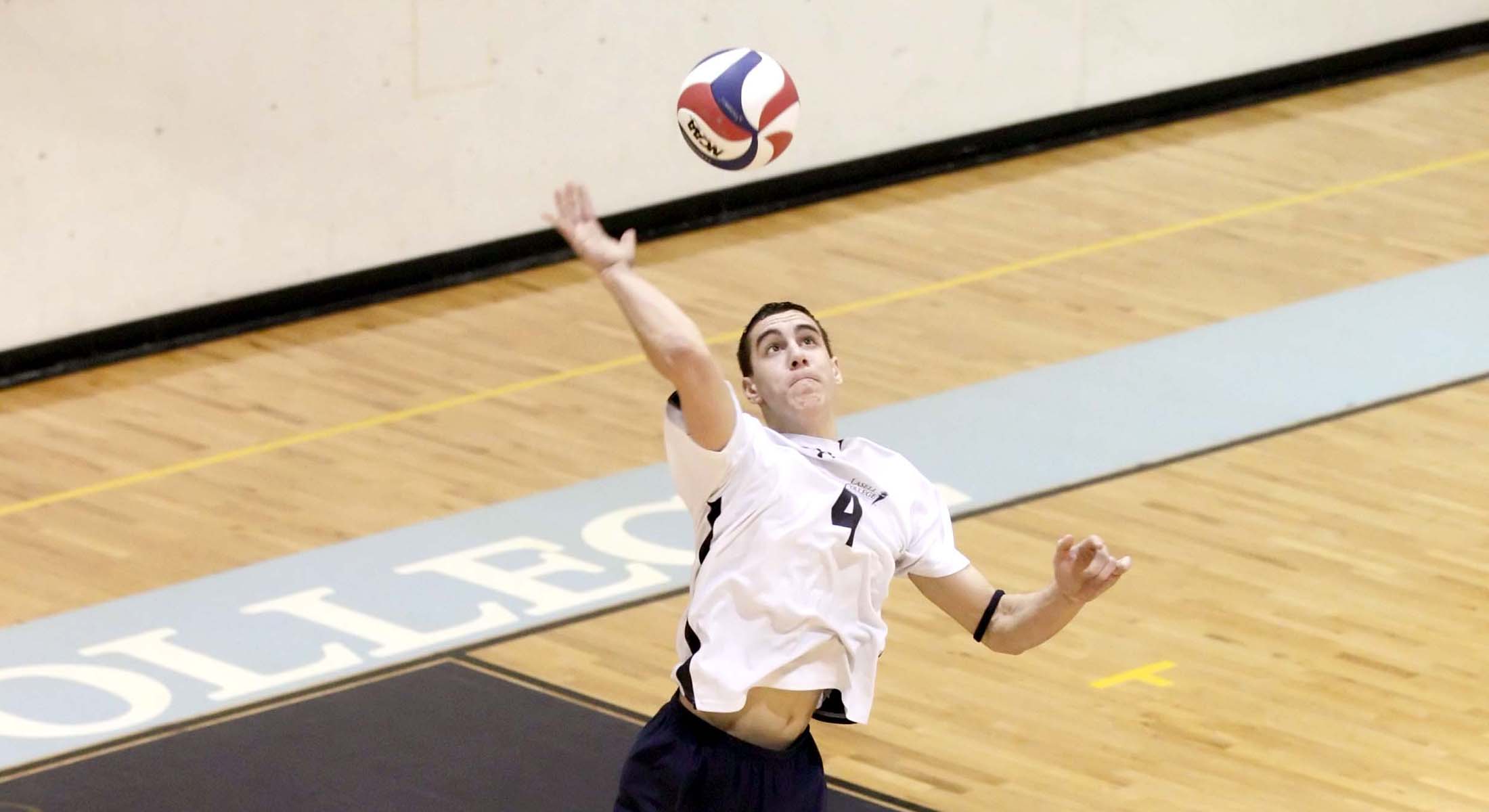 Men’s Volleyball Goes 1-2 at MIT Invitational