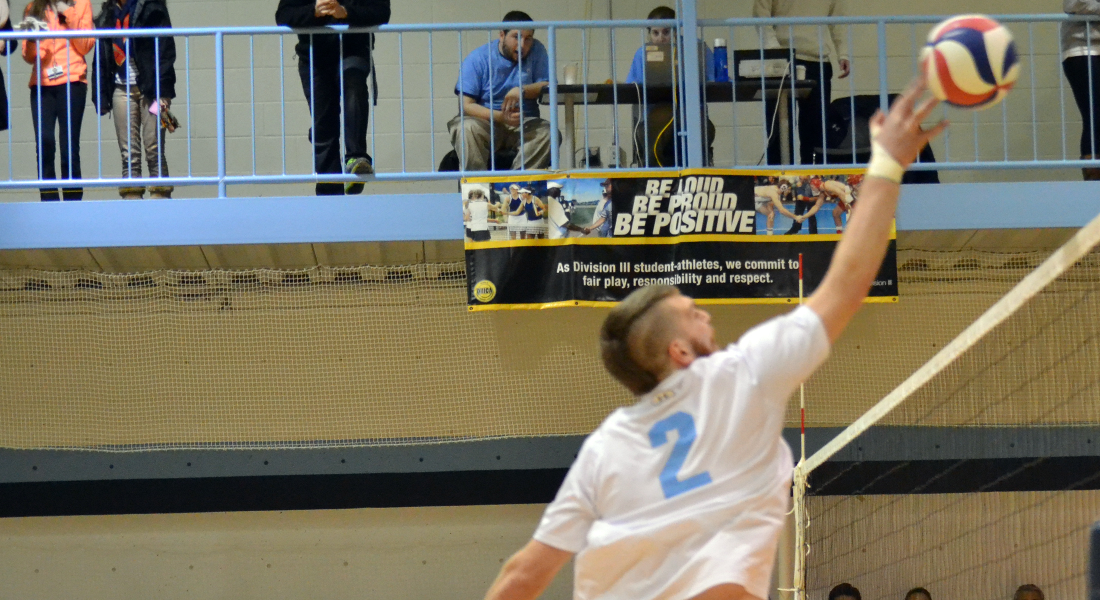 Men's Volleyball Sweeps Lesley, 3-0 for 5th Win of the Season