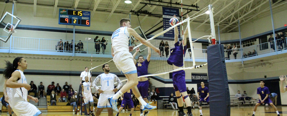 Men's Volleyball Splits with No. 1 Springfield, Wells