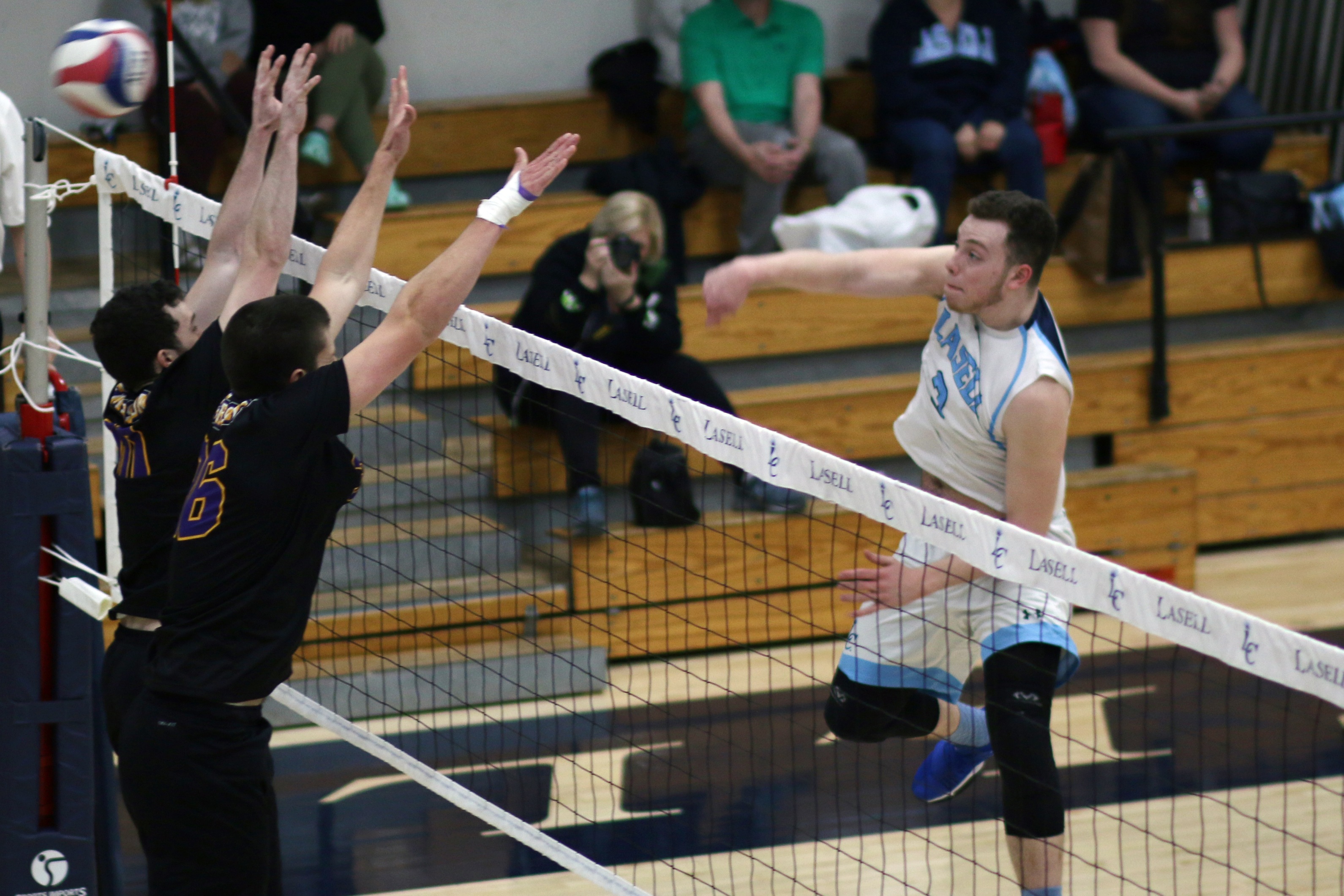 Lasell Men’s Volleyball sweeps Mount Ida