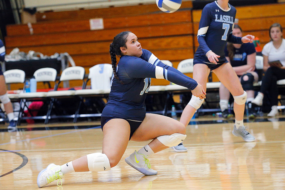 WVB: Lasell drops first match at Skidmore Classic; Perez Diaz posts double-double
